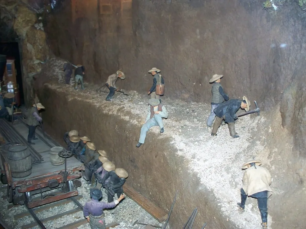 Detaliu dintr-o machetă feroviară în construcție